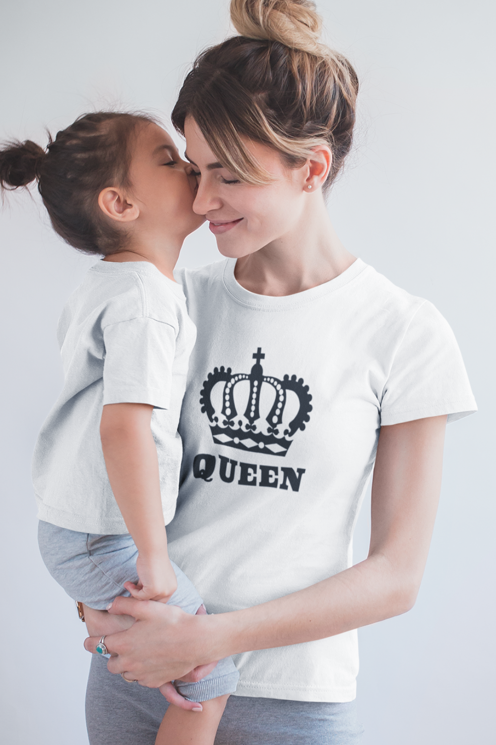 Queen T-Shirt (100% Cotton) | Royal Family Collection